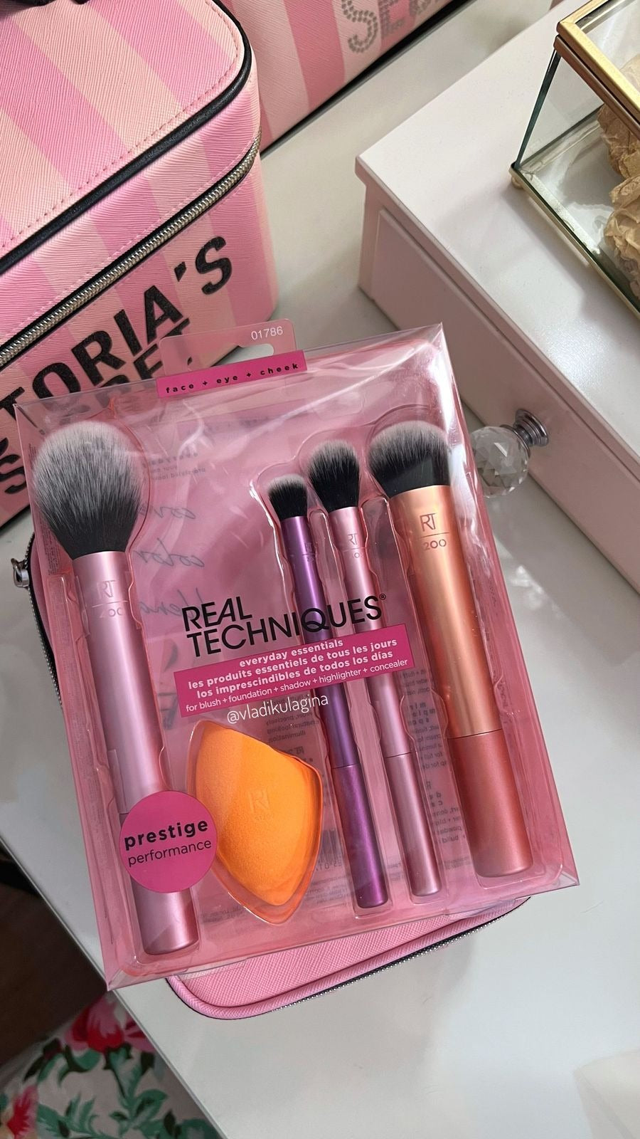 Real Techniques Everyday Essentials Brush & Sponge Set – Face, Eye & Cheek Kit