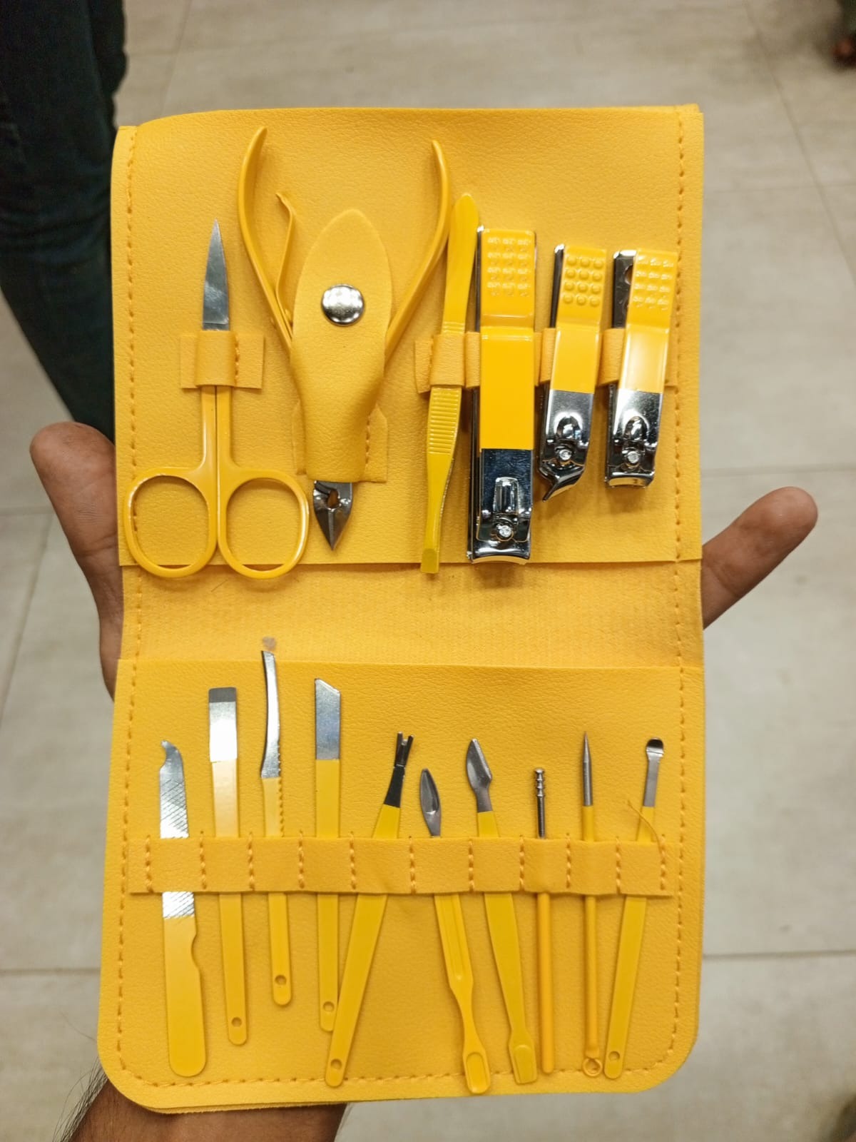 16pcs Professional Manicure & Pedicure Kit – Nail Grooming Tools with Travel Case